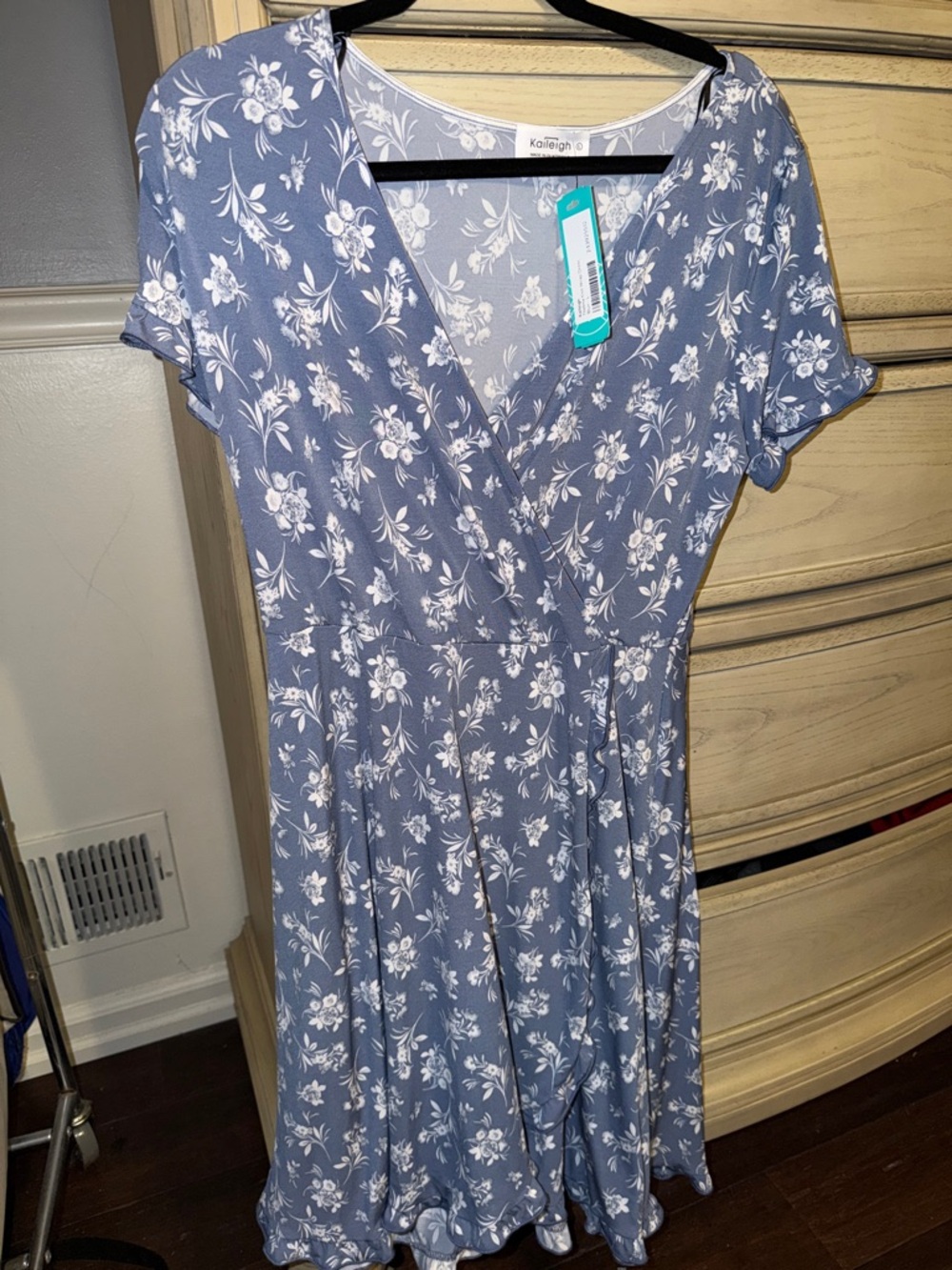 NWT Kaileigh Blue Floral V-Neck Wrap Fit & Flare Dress size Large